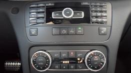 Mercedes GLK Off-roader Facelifting 350 CDI BlueEFFICIENCY 265KM - galeria redakcyjna - konsola środ
