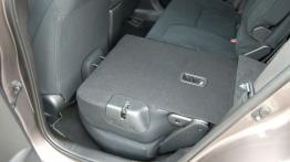 Honda Civic IX Tourer 1.8 i-VTEC - galeria redakcyjna - tylna kanapa złożona, widok z boku