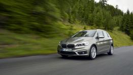 BMW 225i Active Tourer (2014) - widok z przodu