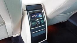 Skoda Superb II Kombi Facelifting 1.8 TSI 160KM - galeria redakcyjna - panel sterowania z tyłu