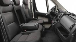 Peugeot Boxer II Facelifting (2014) - widok ogólny wnętrza z przodu