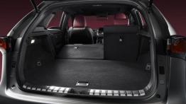 Lexus NX 200t (2014) - tylna kanapa złożona, widok z bagażnika