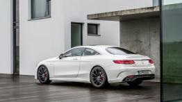 Mercedes S63 AMG Coupe (2014) - widok z tyłu