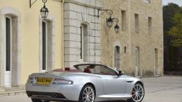 Aston Martin DB9 Facelifting Volante - widok z tyłu