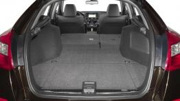 Honda Crosstour Facelifting - tylna kanapa złożona, widok z bagażnika