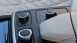 Mercedes GL 500 (X166) 4MATIC - tunel środkowy między fotelami