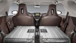 Toyota iQ - tylna kanapa złożona, widok z bagażnika