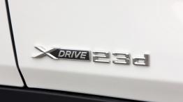 BMW X1 - emblemat boczny