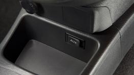 Toyota Matrix 2011 - schowek przedni otwarty