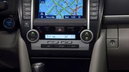 Toyota Camry Hybrid 2012 - konsola środkowa