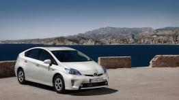 Toyota Prius Plug-in Hybrid - widok z przodu