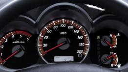 Toyota Hilux VII Double Cab Facelifting - prędkościomierz