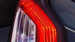 Citroen C4 Picasso - prawy tylny reflektor - włączony