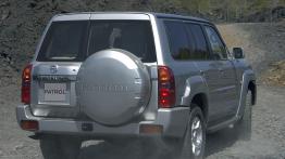 Nissan Patrol 2005 - widok z tyłu