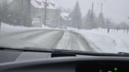 Na prąd, benzynę i ... drewno - jedziemy Toyotą Prius Plug-in po choinkę (Fotostory)