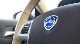 Hyundai Genesis 3.8 HTRAC vs. Lancia Thema 3.6 AWD - nie tylko Niemcy