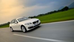 BMW serii 5 F11 520d Touring (2015) - prawy bok
