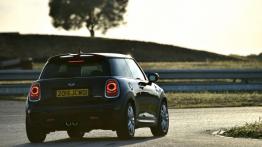 Mini John Cooper Works 2015 - widok z tyłu