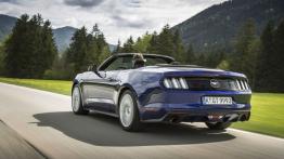 Ford Mustang VI Cabrio EcoBoost (2015) - wersja europejska - widok z tyłu