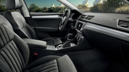 Skoda Superb III Combi (2015) - widok ogólny wnętrza z przodu