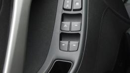 Hyundai Elantra V Facelifting - galeria redakcyjna - sterowanie w drzwiach
