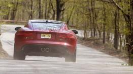 Jaguar F-Type S Manual Coupe (2016) - widok z tyłu