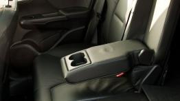 Honda Civic IX Hatchback 5d 1.8 i-VTEC 142KM - galeria redakcyjna - tylna kanapa złożona, widok z bo
