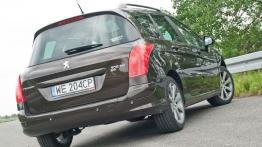 Peugeot 308 SW Facelifting 1.6 e-HDI FAP STT 112KM - galeria redakcyjna - widok z tyłu