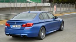 BMW M5 F10 Facelifting (2014) - widok z tyłu