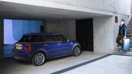 Mini Cooper D 2014 - wersja 5-drzwiowa - prawy bok