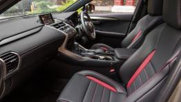 Lexus NX 300h F-Sport (2015) w Seattle - widok ogólny wnętrza z przodu