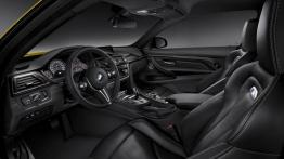 BMW M4 F82 Coupe (2014) - widok ogólny wnętrza z przodu