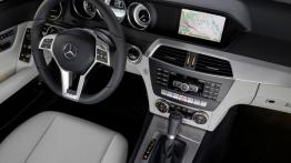 Mercedes C 300 CDI 4MATIC W204 kombi Facelifting - kokpit