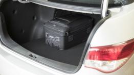 Nissan Almera 2013 - bagażnik