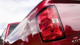 Chevrolet Silverado 2014 - lewy tylny reflektor - wyłączony