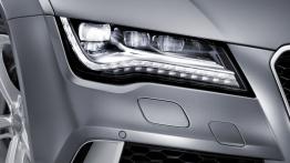 Audi RS7 Sportback - prawy przedni reflektor - włączony