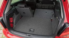 Volkswagen Polo V Hatchback 3d - tylna kanapa złożona, widok z bagażnika