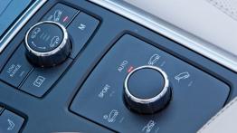 Mercedes GL 500 (X166) 4MATIC - tunel środkowy między fotelami