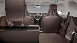 Toyota iQ - tylna kanapa złożona, widok z bagażnika