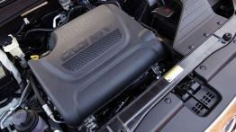 Hyundai Santa Fe 2010 - pokrywa silnika otwarta