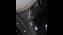 Infiniti M 2010 - deska rozdzielcza