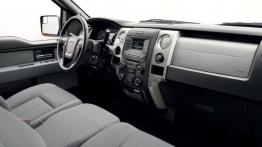 Ford F-150 - model 2013 - pełny panel przedni