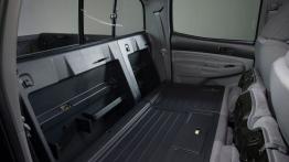 Toyota Tacoma 2012 - tylna kanapa złożona, widok z boku