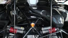 Koenigsegg CCR Edo Competition - pokrywa silnika otwarta