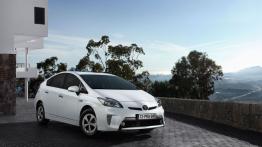 Toyota Prius Plug-in Hybrid - widok z przodu