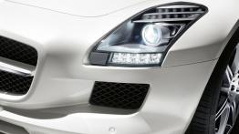 Mercedes SLS AMG Roadster 2012 - lewy przedni reflektor - włączony