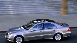 Mercedes Klasa E 2006 - lewy bok