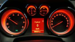 Błyskawica, która odwraca głowy - Opel Astra GTC