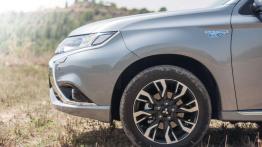 Mitsubishi Outlander PHEV (MY16) - dialog z klientem