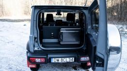 Suzuki Jimny 1.5 102 KM - galeria redakcyjna - tył - bagażnik otwarty